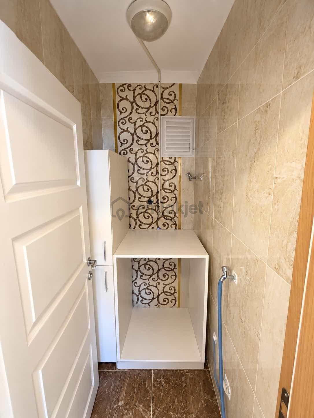 Akkaya İnşatan Rumelide Site İçerisinde E.banyolu K. Otopark 3+1 - 22