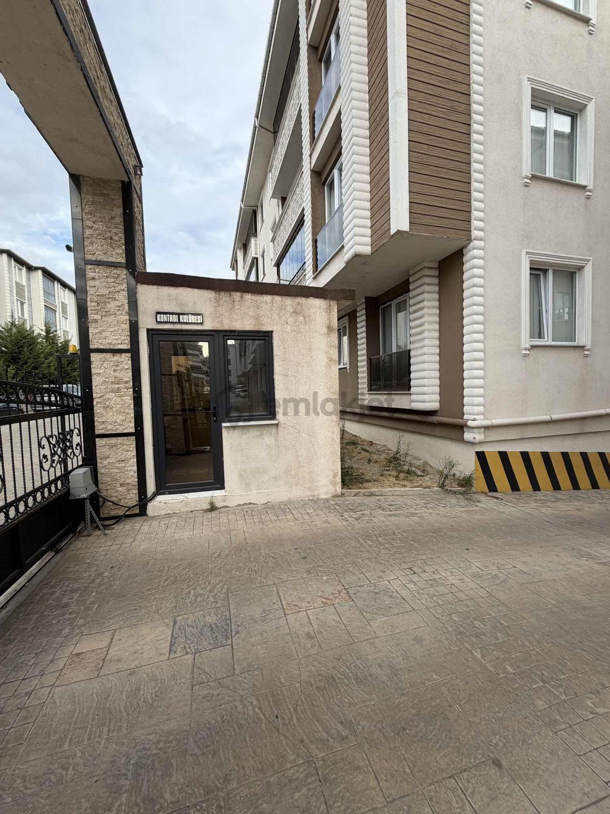 Akkaya İnşatan Rumelide Site İçerisinde E.banyolu K. Otopark 3+1 - 28