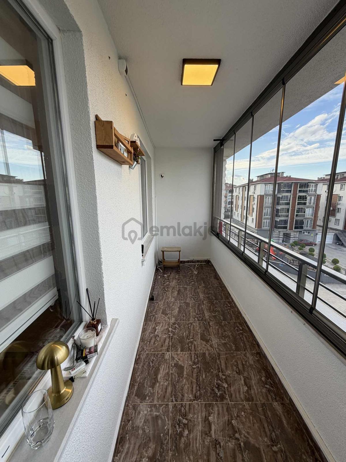Akkaya İnşatan Rumelide Site İçerisinde E.banyolu K. Otopark 3+1 - 17