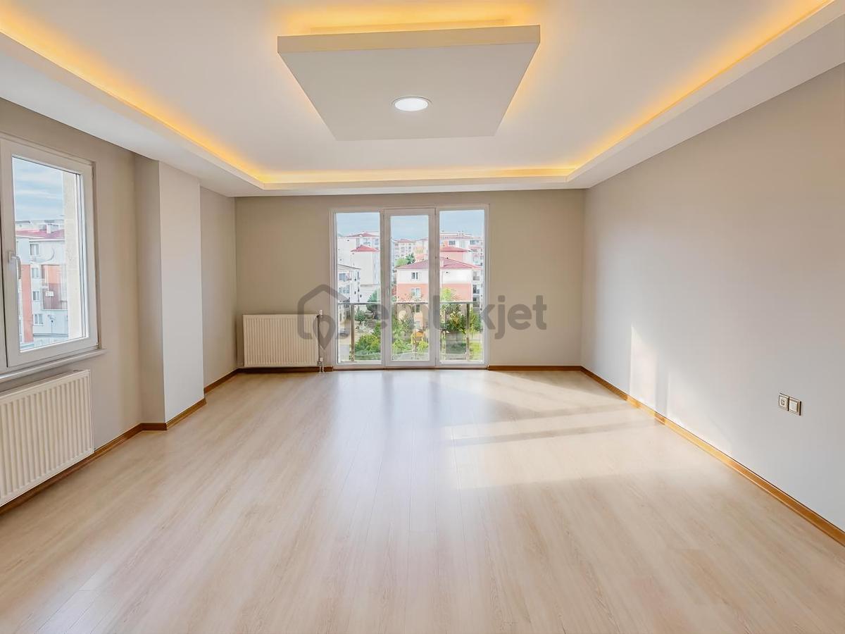 Akkaya İnşatan Rumelide Site İçerisinde E.banyolu K. Otopark 3+1