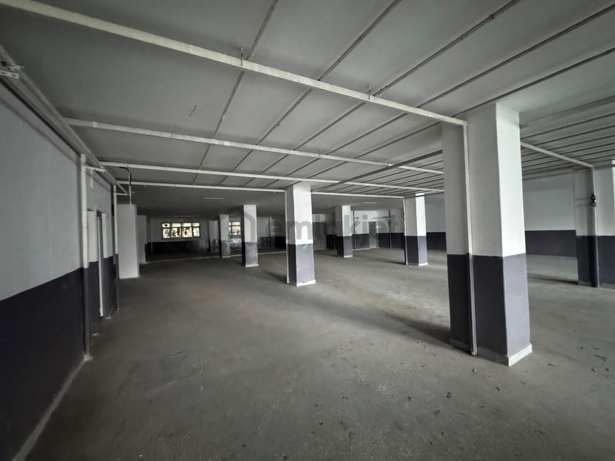 Arıkoğullarından Uğur Mumcu'da 650m2 Kiralık Atölye - 18