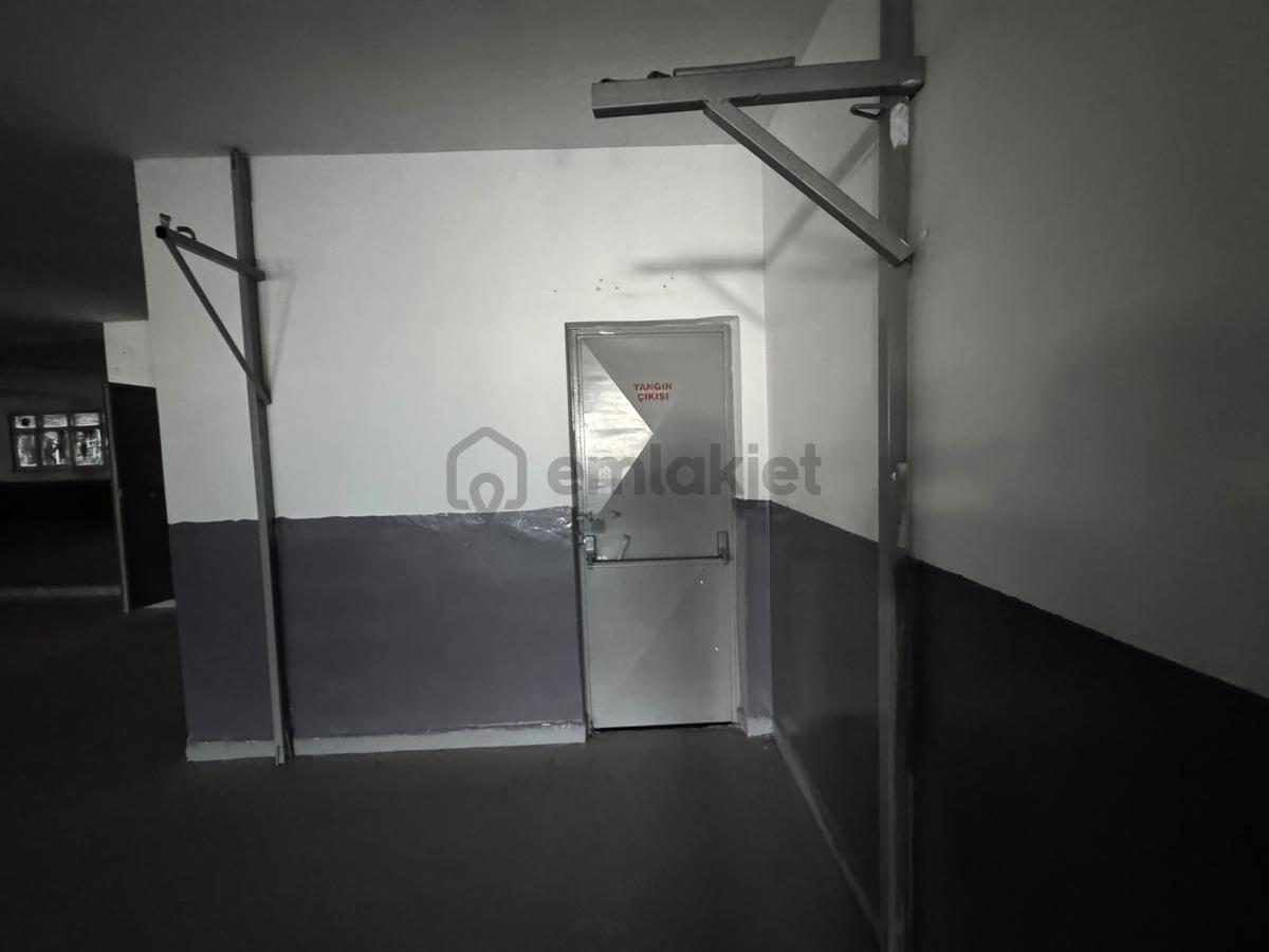 Arıkoğullarından Uğur Mumcu'da 650m2 Kiralık Atölye - 11