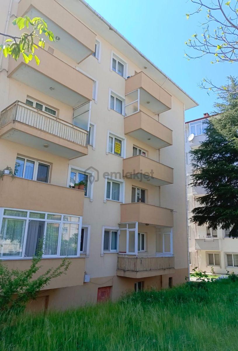 Fatih Mahallesinde Cadde Üstünde 3+1 Ara Kat Daire