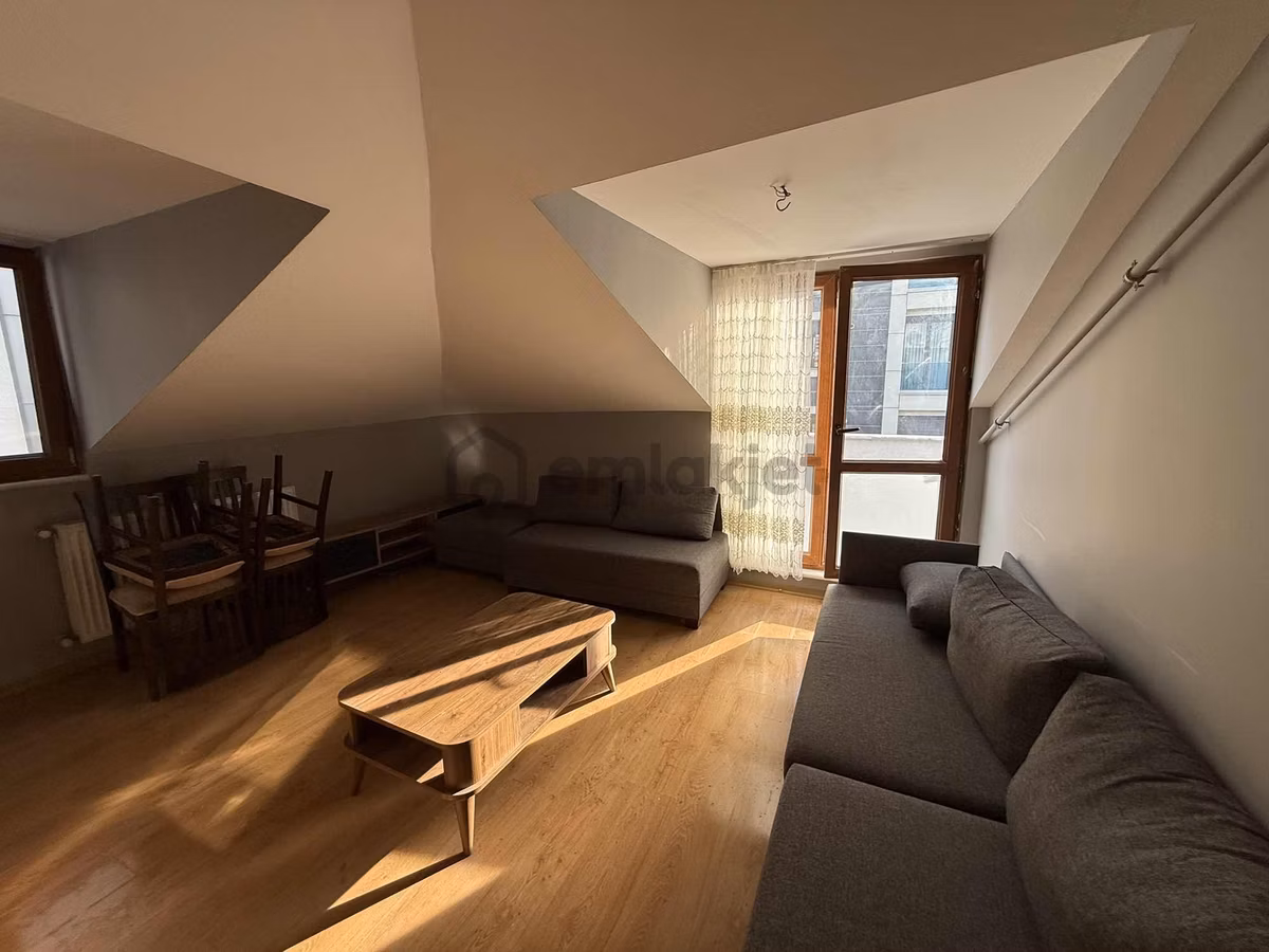 Küçükbakkalköy Mah. 2+1 60m2 Teraslı Eşyalı Çatı Katı