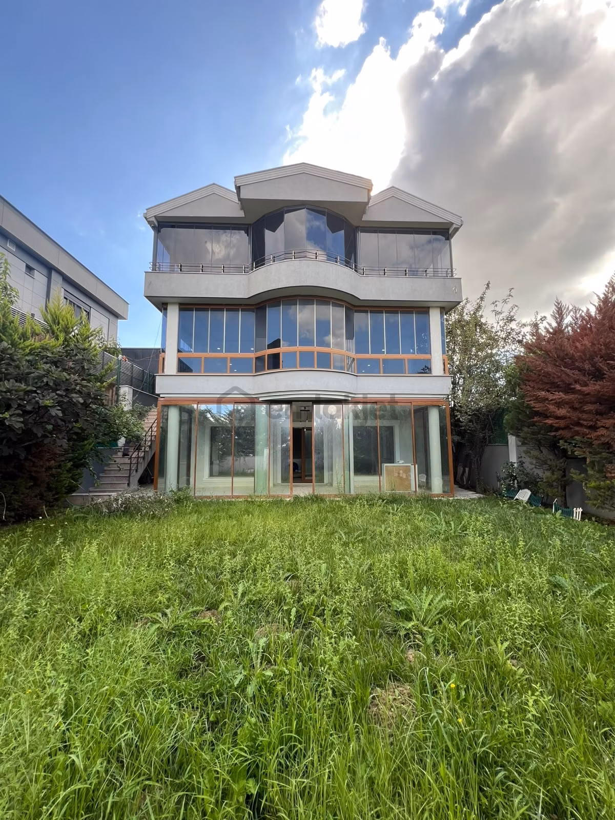Gürpınar'da Satılık Deniz Manzaralı 6+2 Bahçeli Lüks Villa