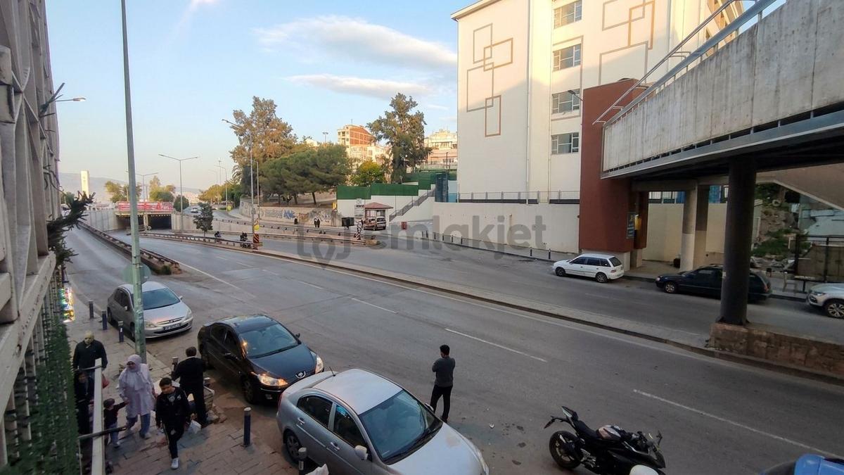 Üçyol Metro'ya Yakın İnönü Caddesi Üzerinde 4+1 Satılık Daire - 6