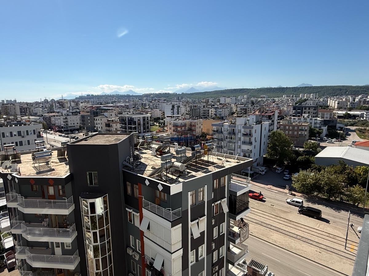 Demirel De Tramway Önünde 3 Balkonlu 8. Katta Geniş Daire - 12