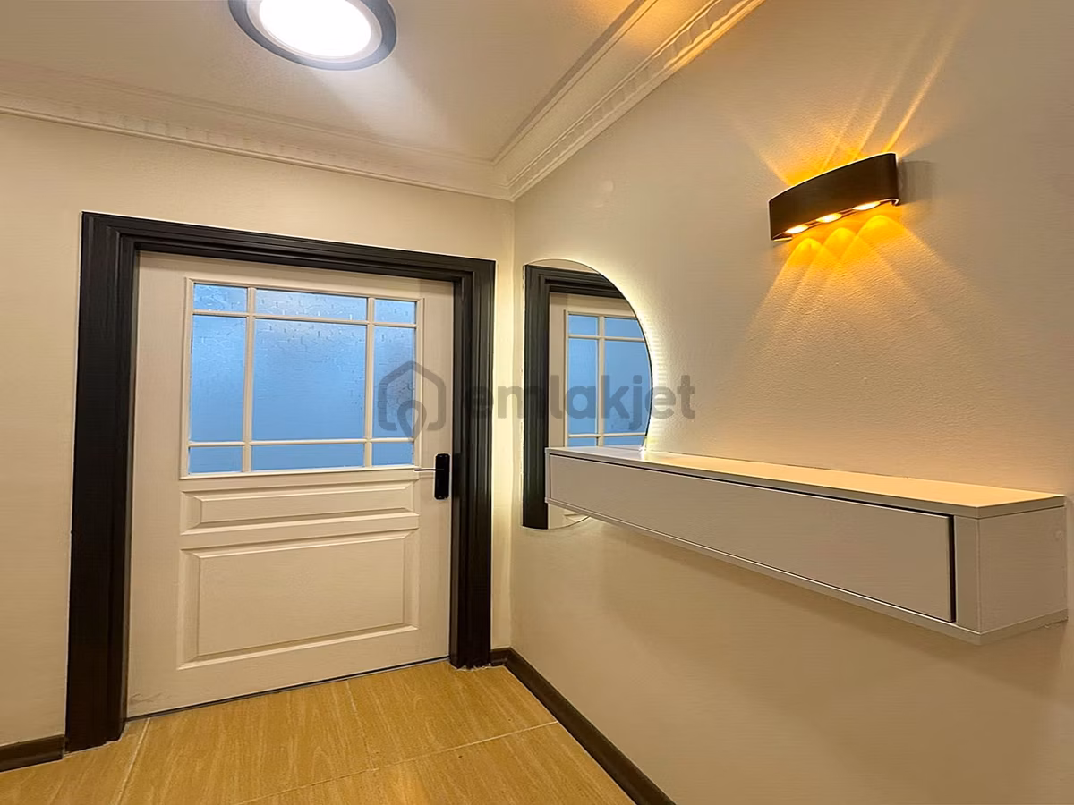 Metrobüse Yürüme Mesafesinde Full Dekorlu Giriş 2+1 Daire!!! - 16