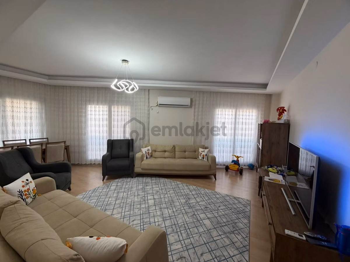 Karşıyaka Zübeyde Hanım Mahallesi'nde Kiralık 3+1 Daire