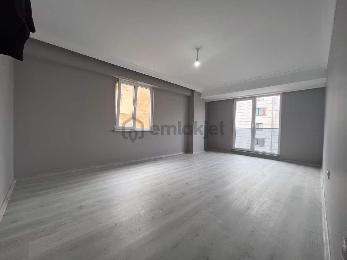 Pendikte Havalimanına Sınır Çıkmasız Bina 2+1 Kiralık 80m2 Daire