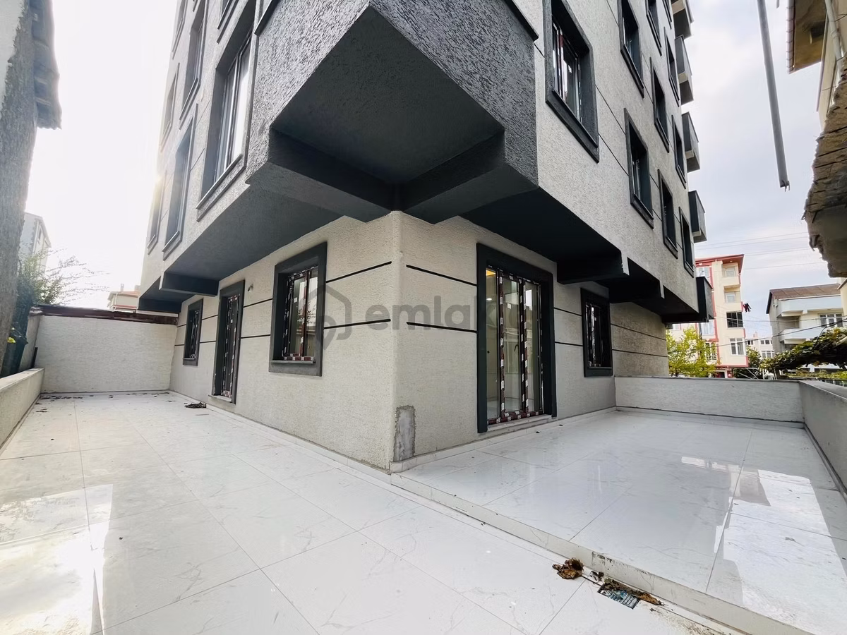 Güven'den Kapaklı'da Merkezi Konumda Geniş Teraslı 2+1 Daire