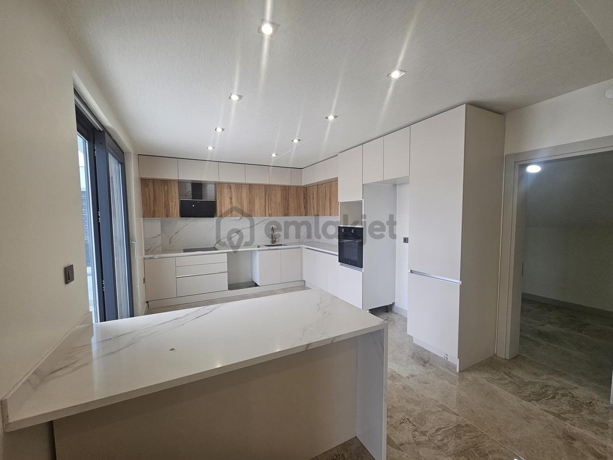 Kabaoğlunda Site İçinde 330m2 Bahçeli 360m2 Sıfır Tripleks Villa - 33