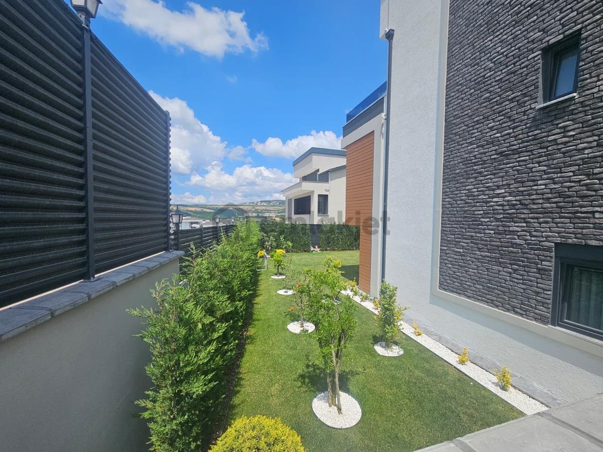 Kabaoğlunda Site İçinde 330m2 Bahçeli 360m2 Sıfır Tripleks Villa - 6