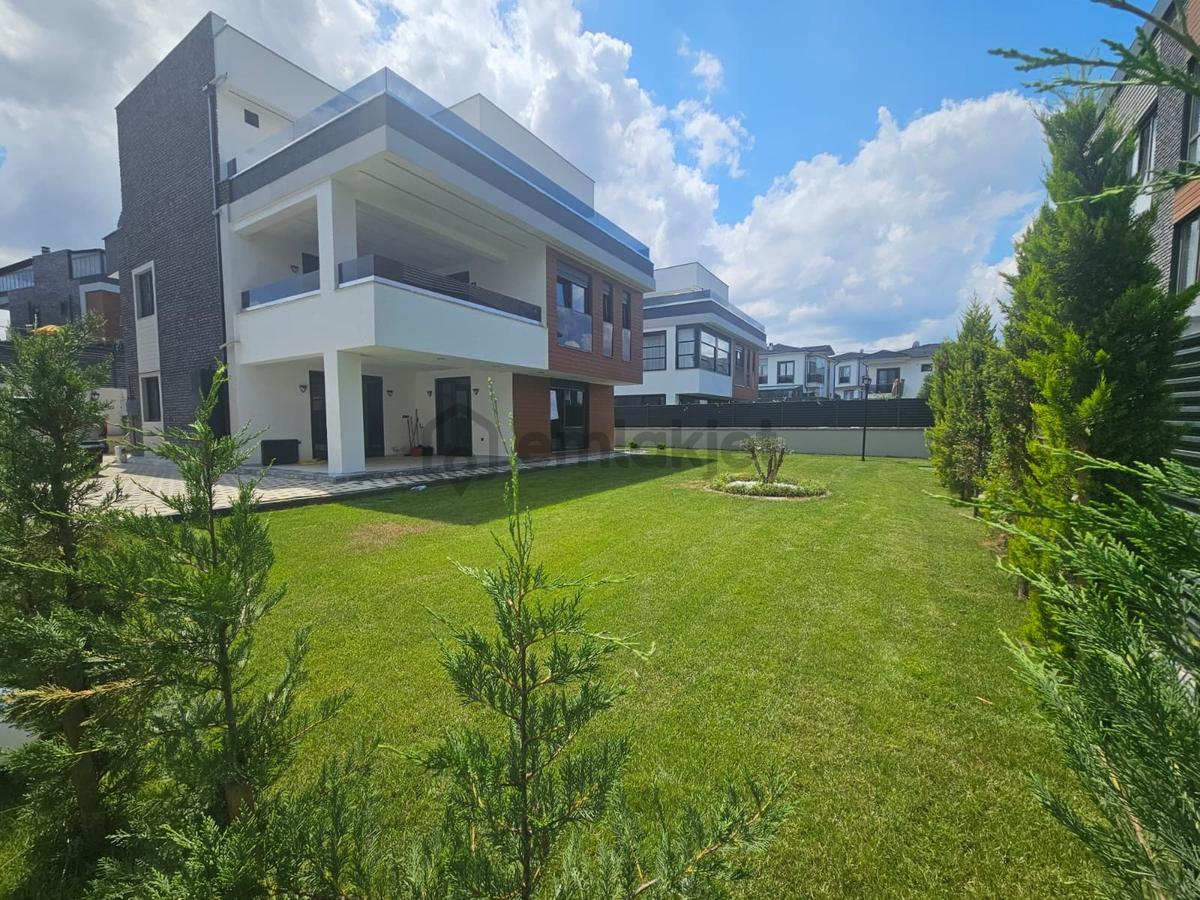 Kabaoğlunda Site İçinde 330m2 Bahçeli 360m2 Sıfır Tripleks Villa - 5