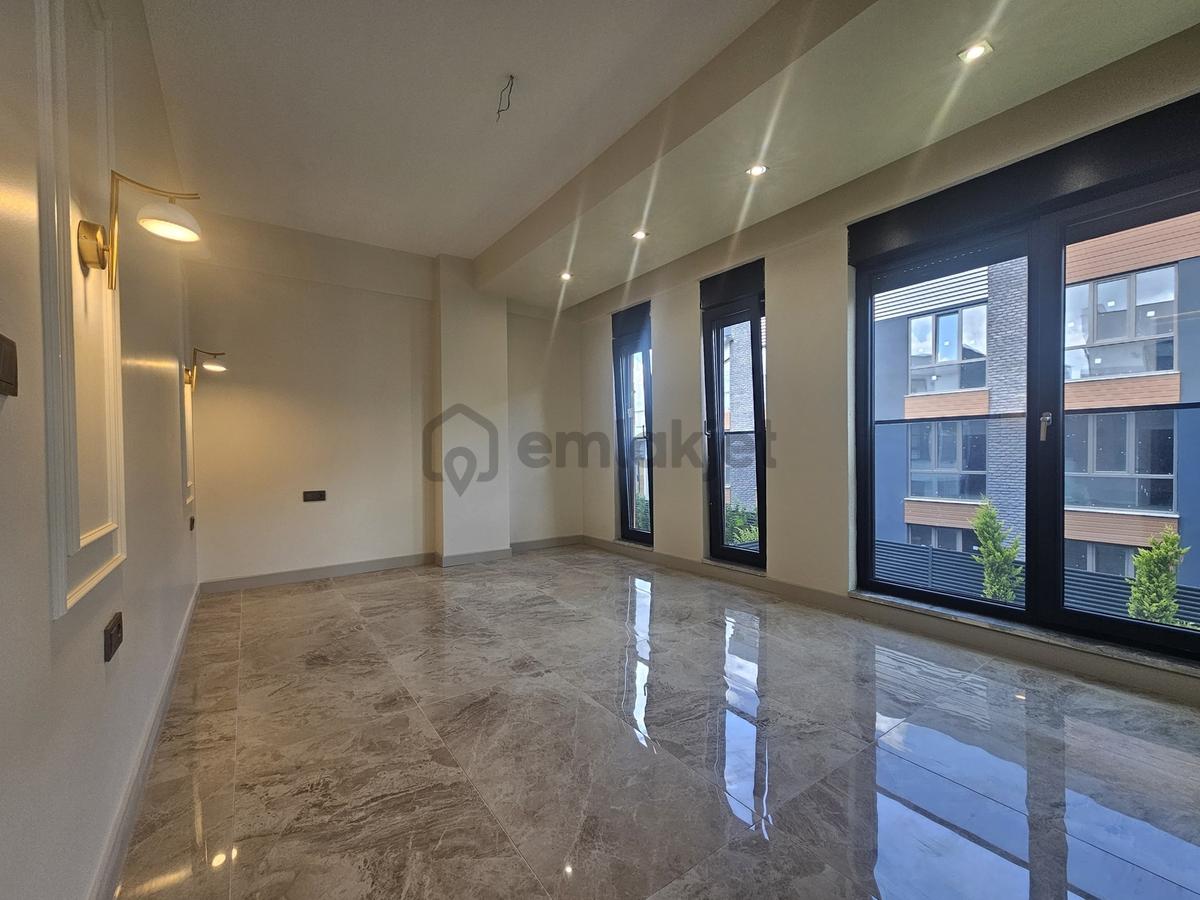 Kabaoğlunda Site İçinde 330m2 Bahçeli 360m2 Sıfır Tripleks Villa - 30