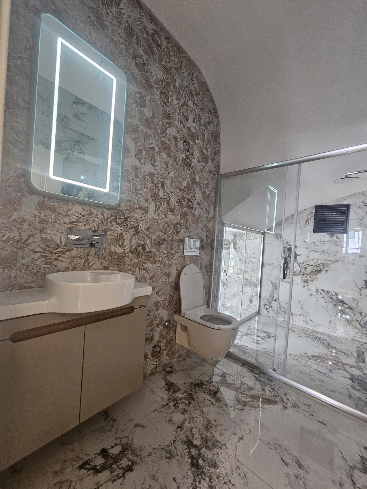 Kabaoğlunda Site İçinde 330m2 Bahçeli 360m2 Sıfır Tripleks Villa - 13