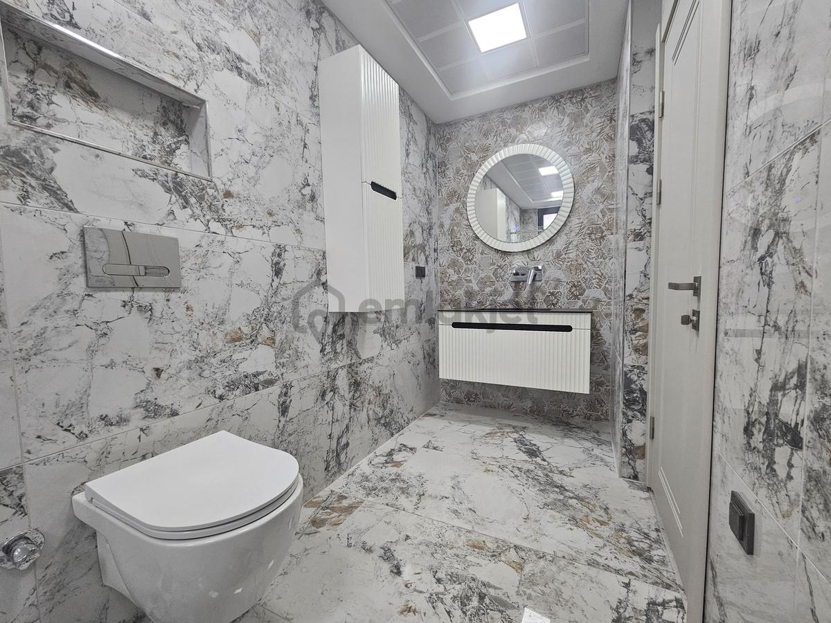 Kabaoğlunda Site İçinde 330m2 Bahçeli 360m2 Sıfır Tripleks Villa - 31