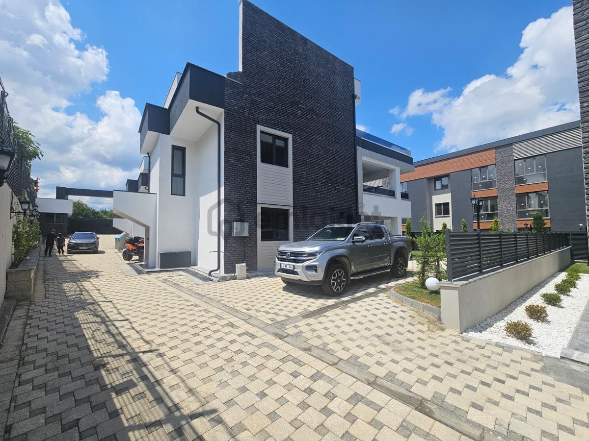 Kabaoğlunda Site İçinde 330m2 Bahçeli 360m2 Sıfır Tripleks Villa - 10