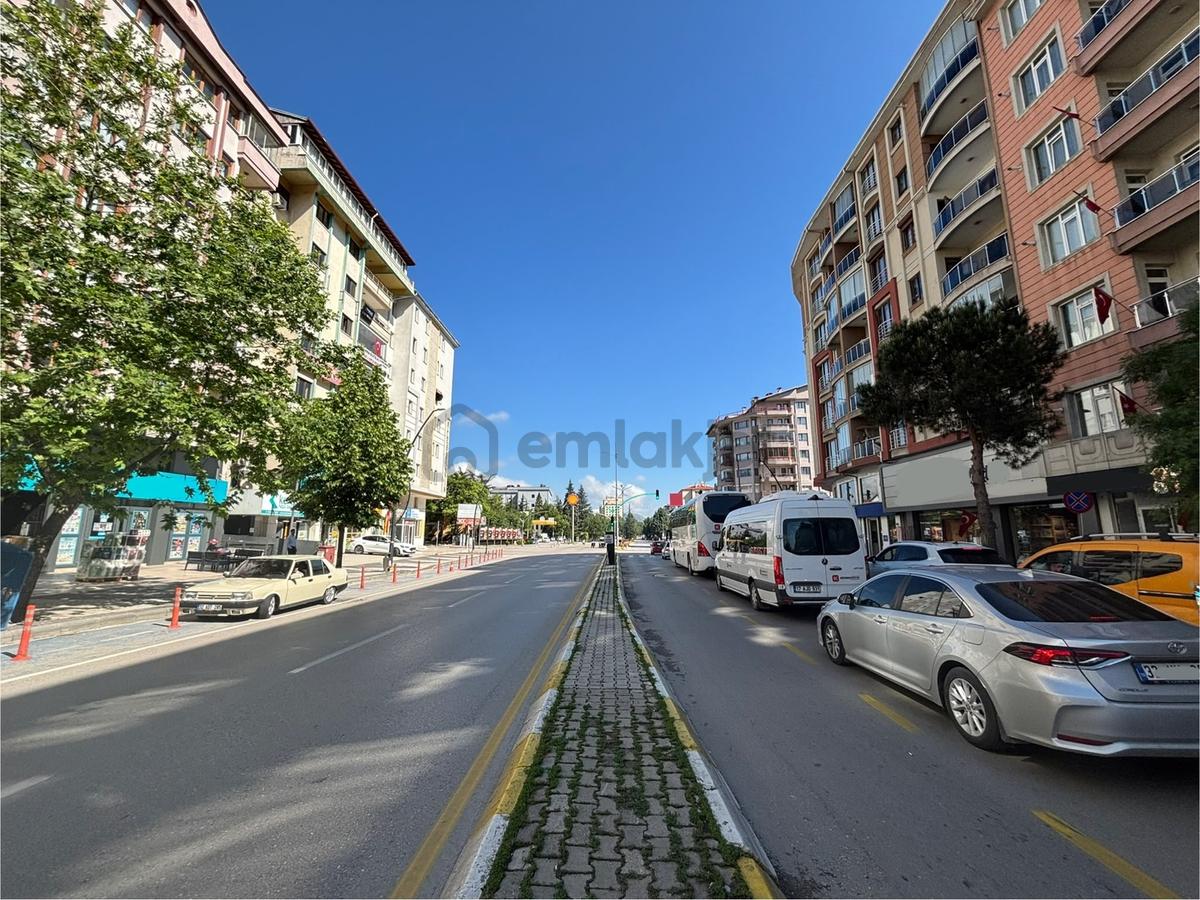 Isparta Özkanlar Kavşağında Cadde Üzerinde 2+1 Satılık Daire - 31