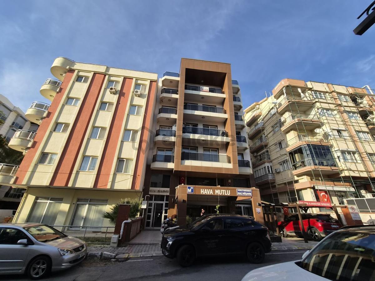 Kuşadası Merkezi Konumda Satılık Asansörlü 2+1 Daire - 17