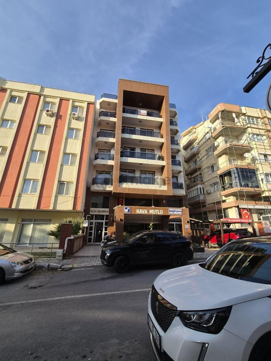 Kuşadası Merkezi Konumda Satılık Asansörlü 2+1 Daire - 21