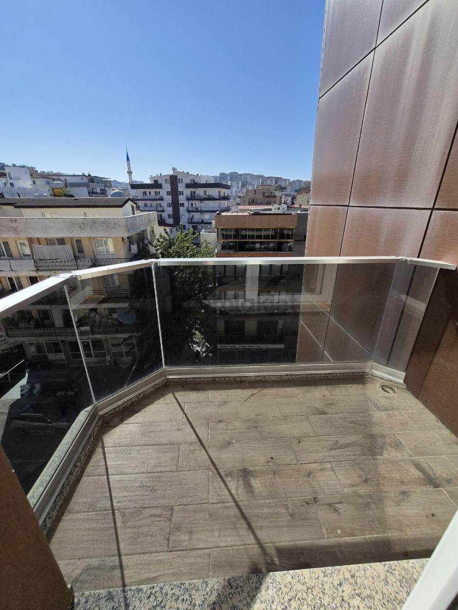Kuşadası Merkezi Konumda Satılık Asansörlü 2+1 Daire - 9