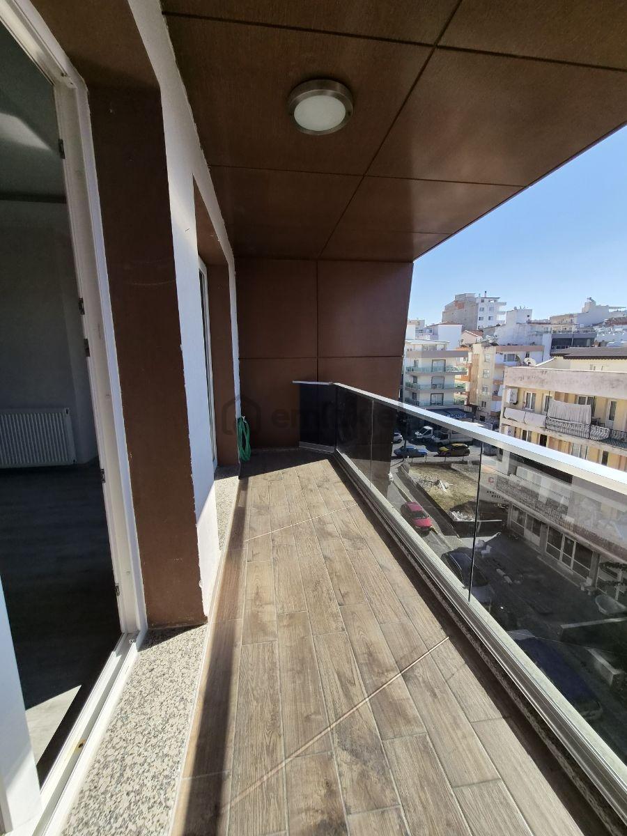 Kuşadası Merkezi Konumda Satılık Asansörlü 2+1 Daire - 2