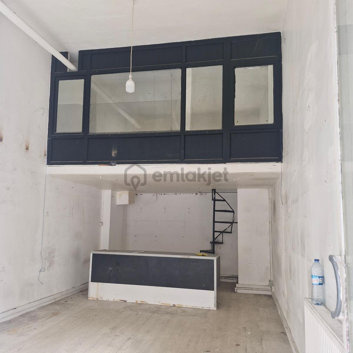 Akşenden Fatih Silivrikapı Caddede Asma Katlı Kiralık Dükkan - 4