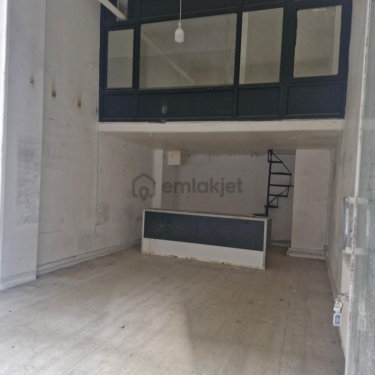 Akşenden Fatih Silivrikapı Caddede Asma Katlı Kiralık Dükkan - 5