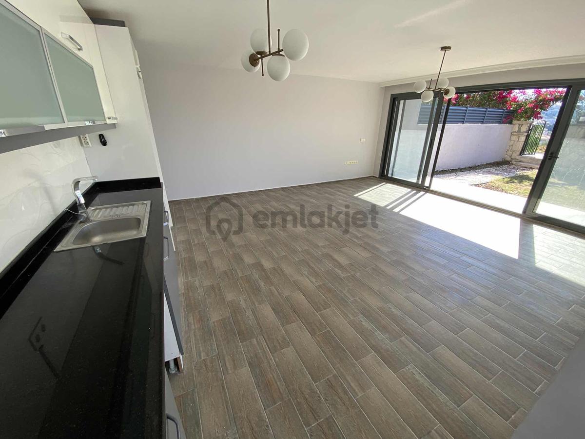 Çeşme Kiralık Geniş Bahçeli 1+1 Eşyasız - 3