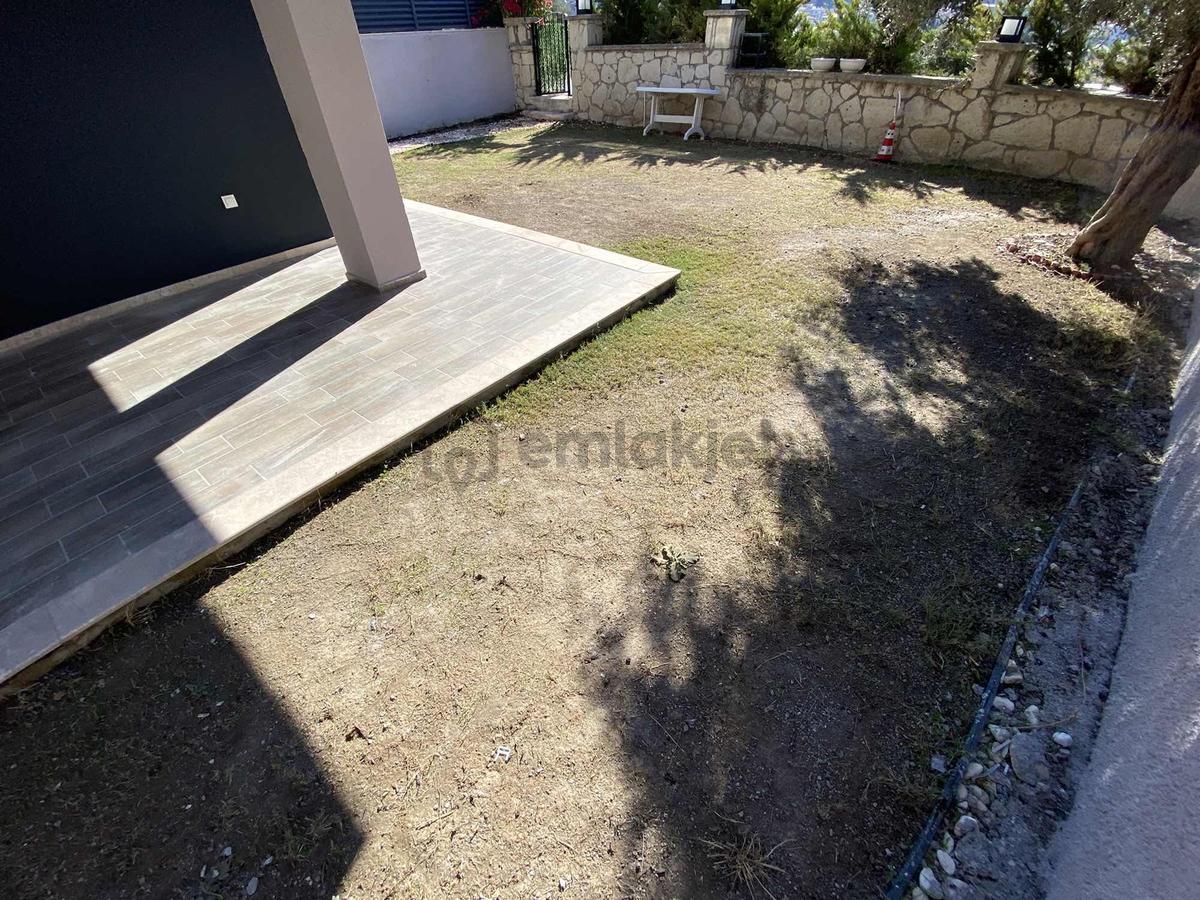 Çeşme Kiralık Geniş Bahçeli 1+1 Eşyasız - 17