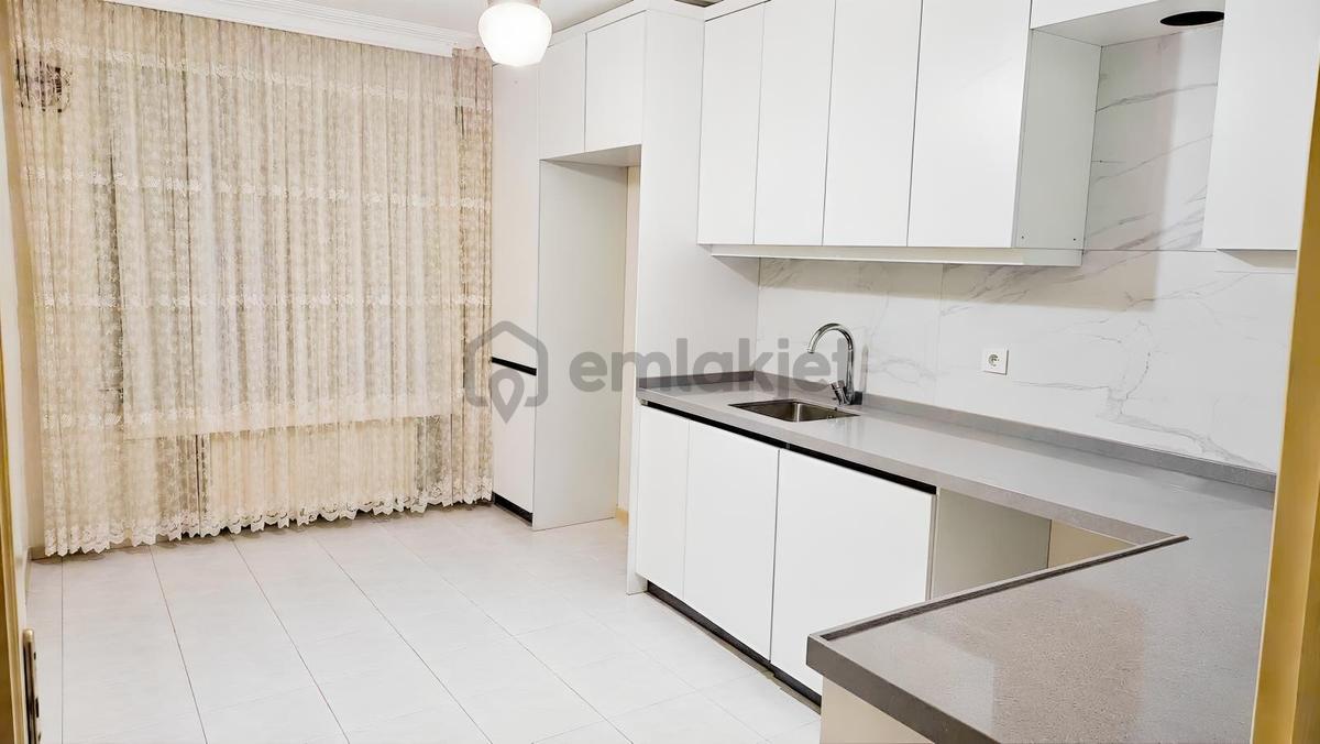 İdenova'dan Çamlıca'da Orhan Kürk Sitesinde 3+1 Kiralık - 26