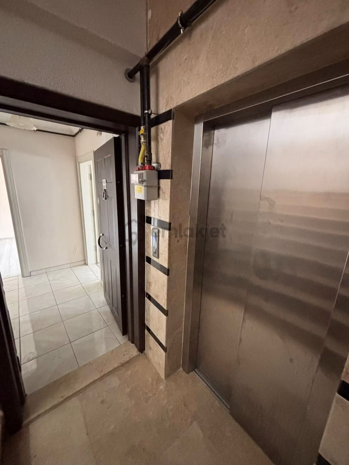 Usta Gayrimenkul'den Kiralık 2+1 Doğalgazlı Daire