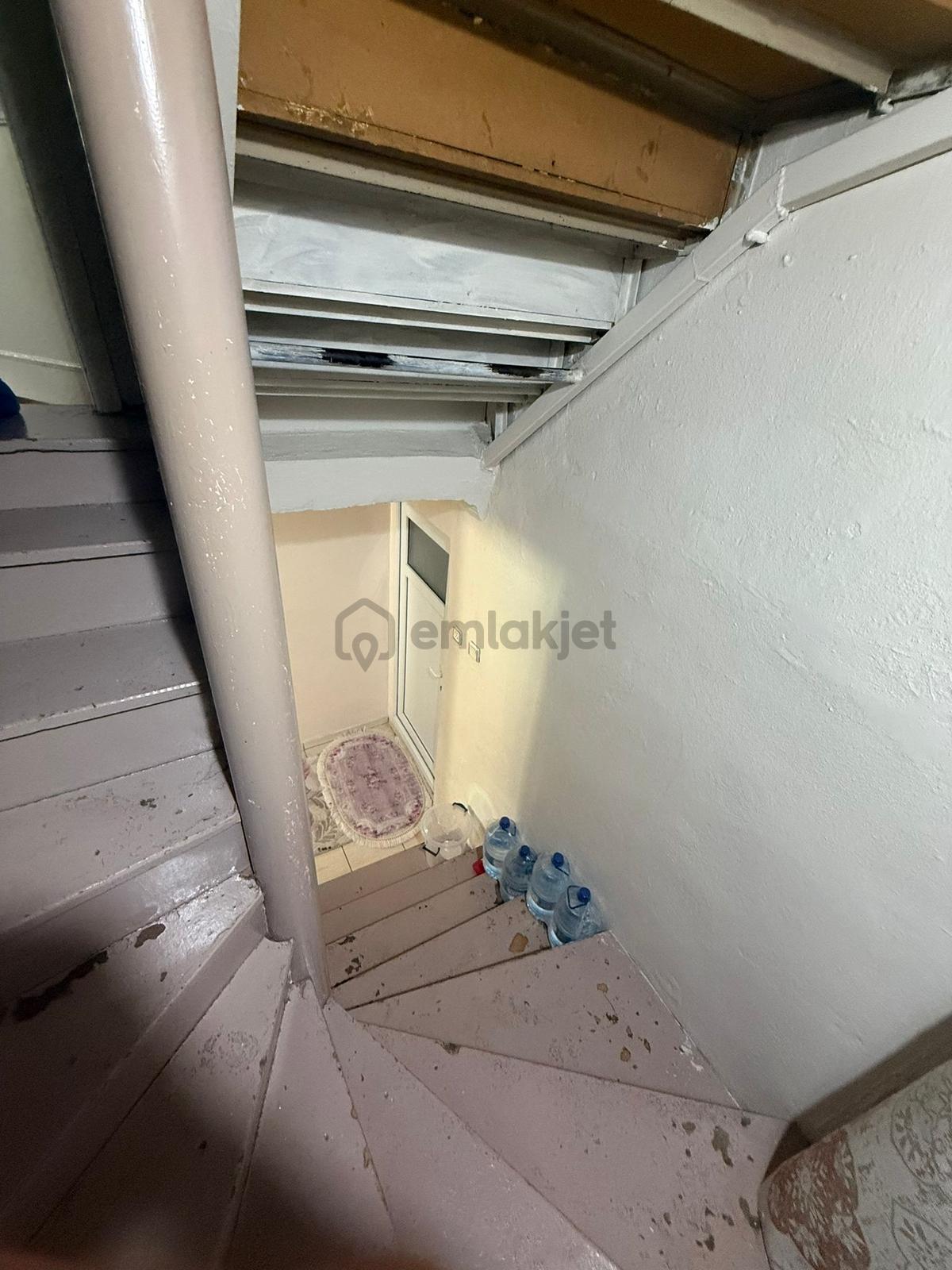 3 Katlı Müstakil Ev -katlar 85 M2 , Toplam 255 M2 + 100 M2 Bahçe - 27