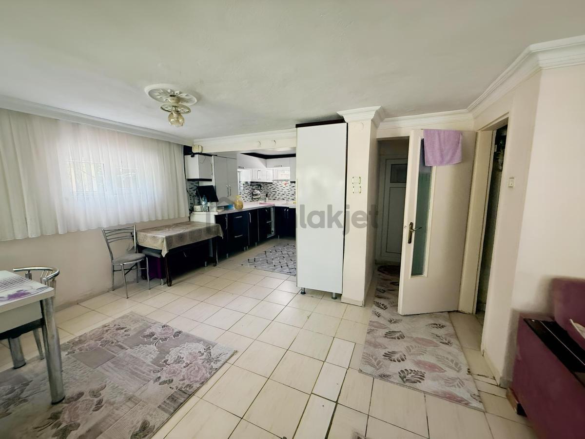 3 Katlı Müstakil Ev -katlar 85 M2 , Toplam 255 M2 + 100 M2 Bahçe - 26