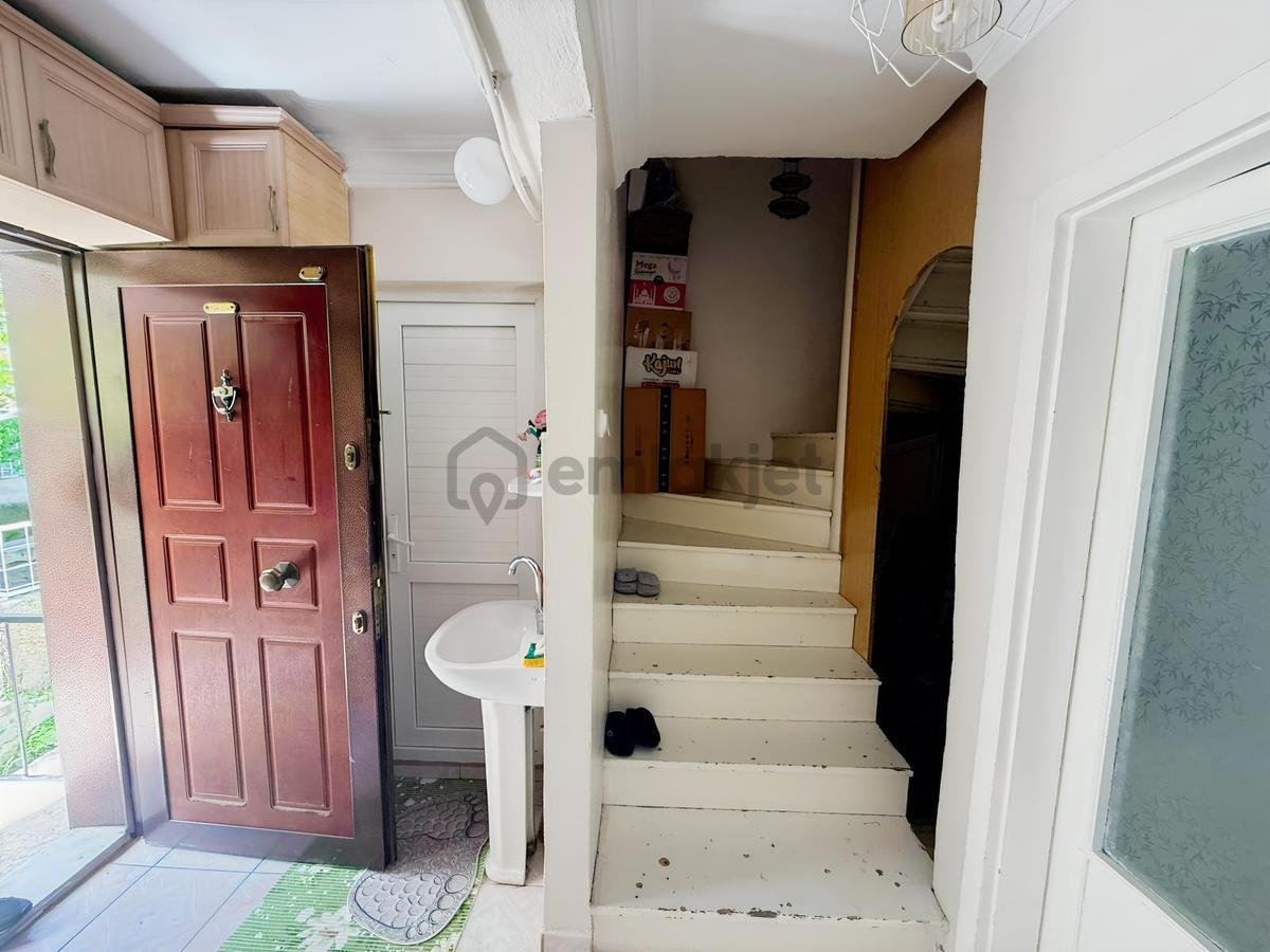 3 Katlı Müstakil Ev -katlar 85 M2 , Toplam 255 M2 + 100 M2 Bahçe - 19