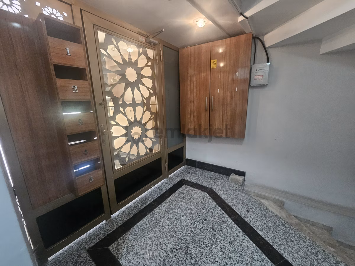 Karşıyaka Yalı Mahallesi 3+1den 2+1e Çevrilmiş Satılık Daire - 5