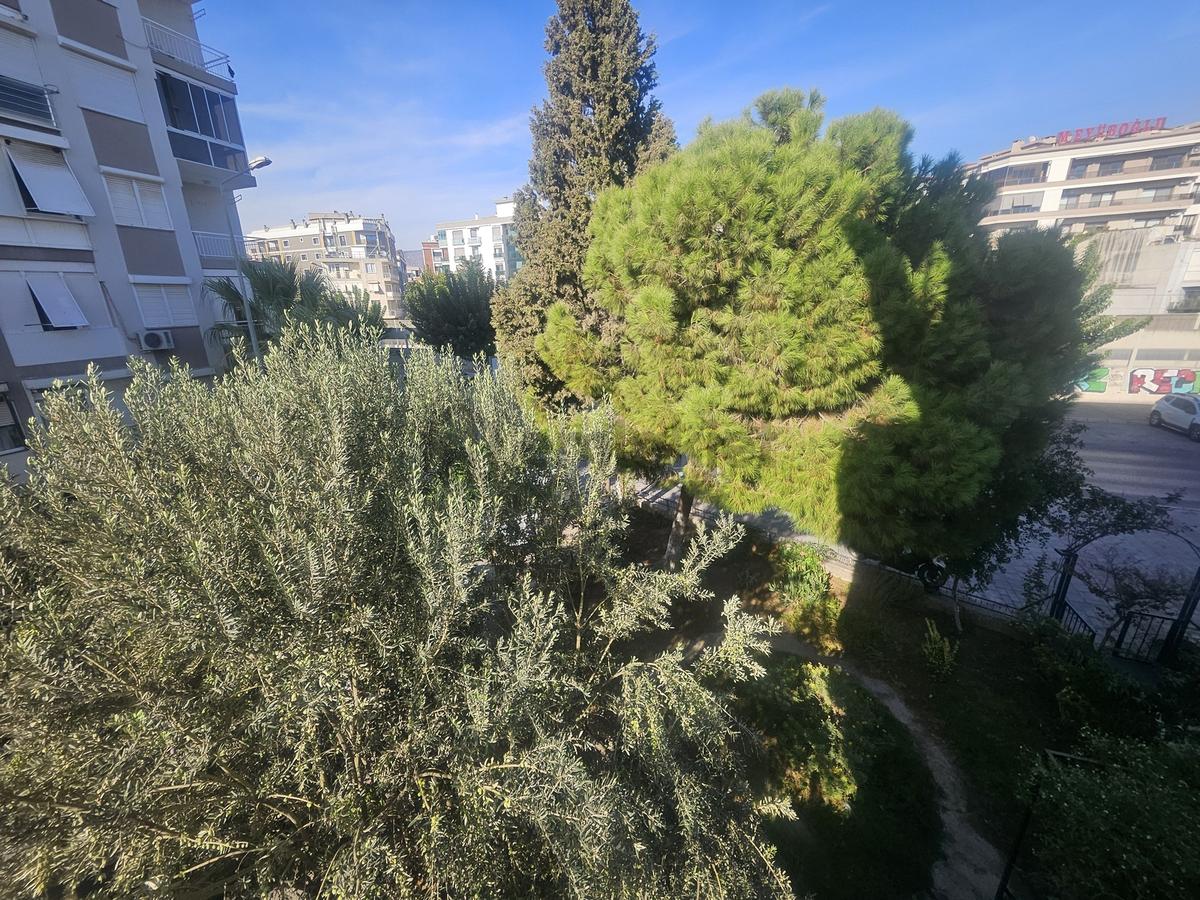 Bostanlı'da Asansörlü Doğalgazlı Geniş 3+1 Kiralık Daire - 29