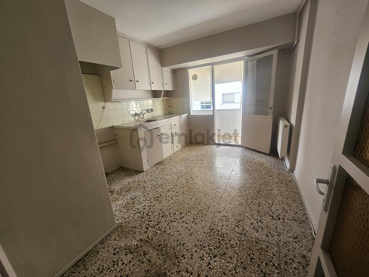 Bostanlı'da Asansörlü Doğalgazlı Geniş 3+1 Kiralık Daire - 16