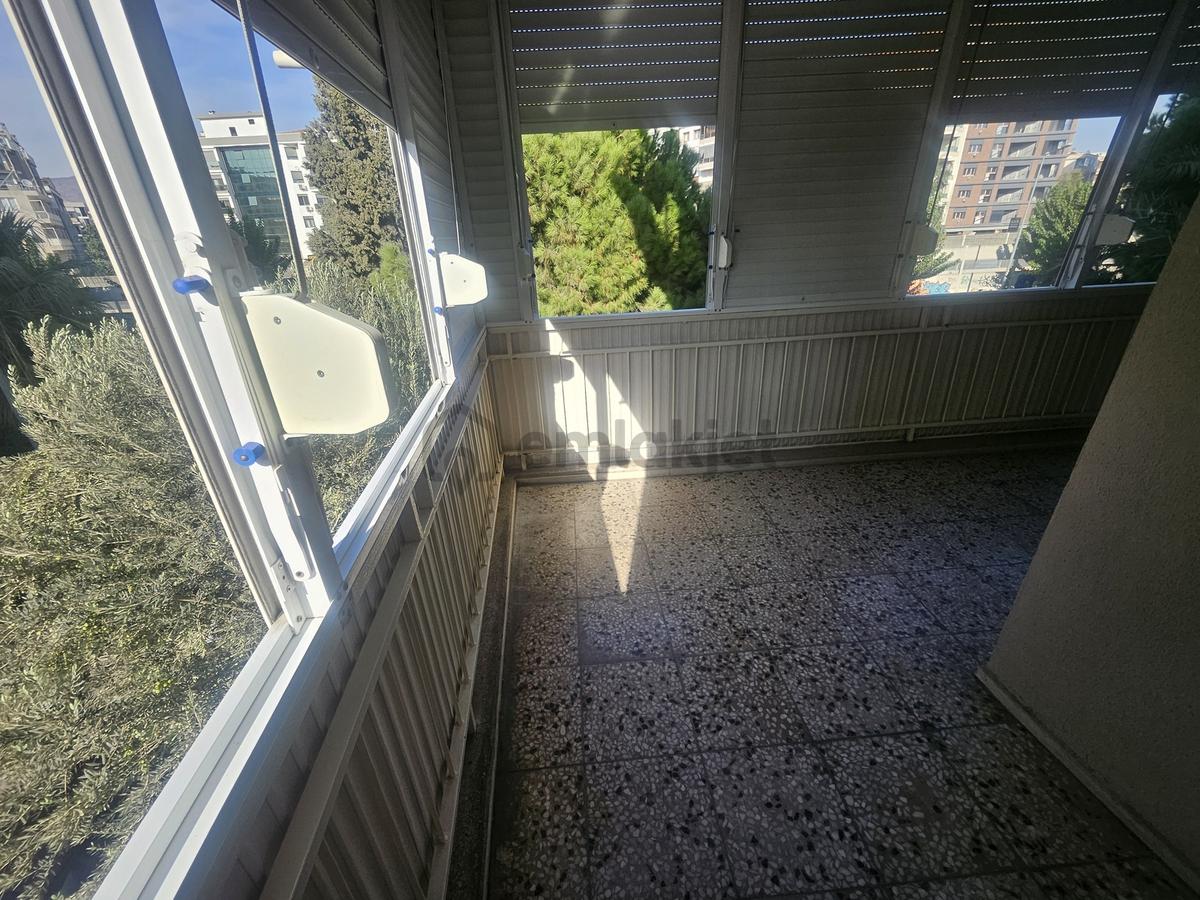 Bostanlı'da Asansörlü Doğalgazlı Geniş 3+1 Kiralık Daire - 26