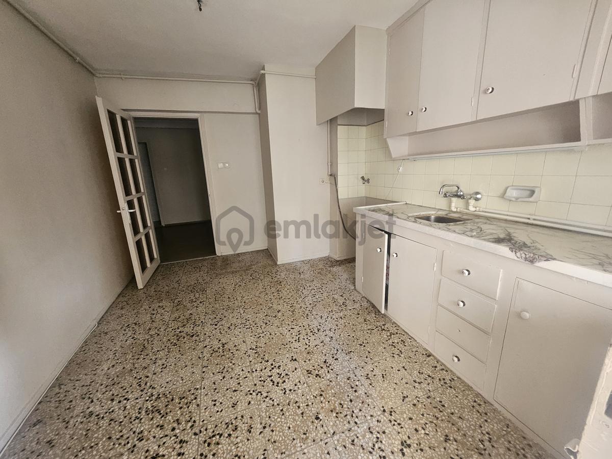 Bostanlı'da Asansörlü Doğalgazlı Geniş 3+1 Kiralık Daire - 15