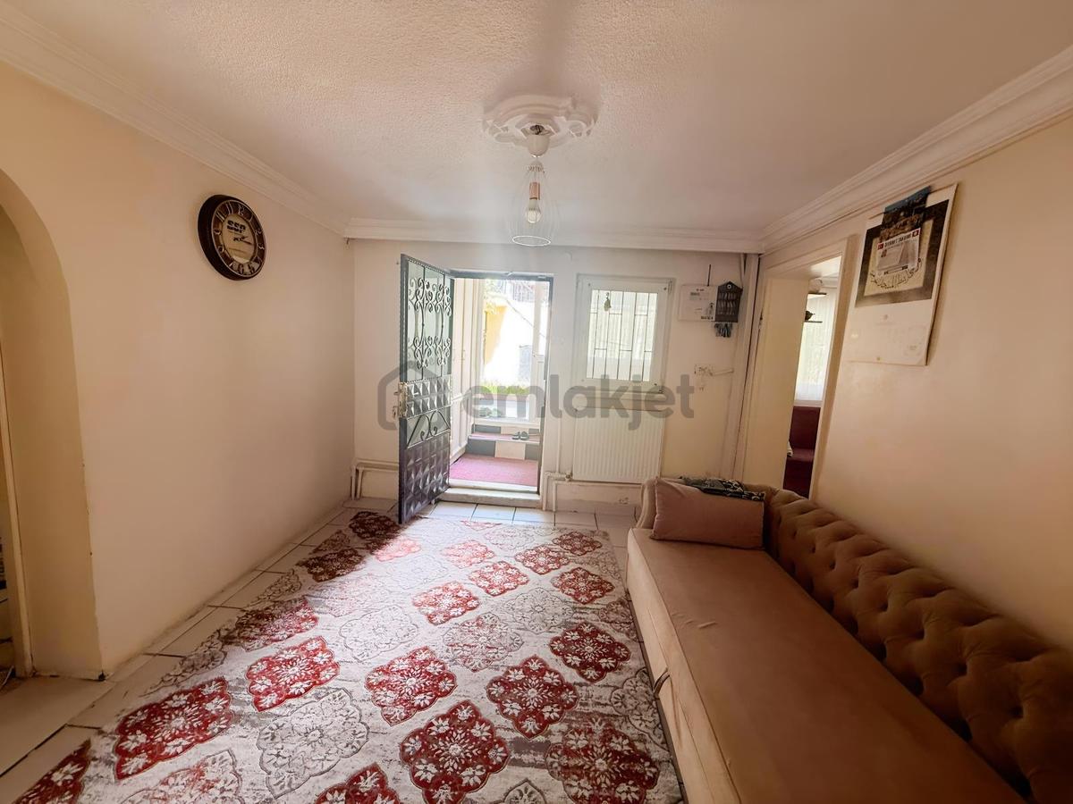 3 Katlı Müstakil Ev - Katlar 85 M2 ,toplam 255 M2 + 100 M2 Bahçe - 23