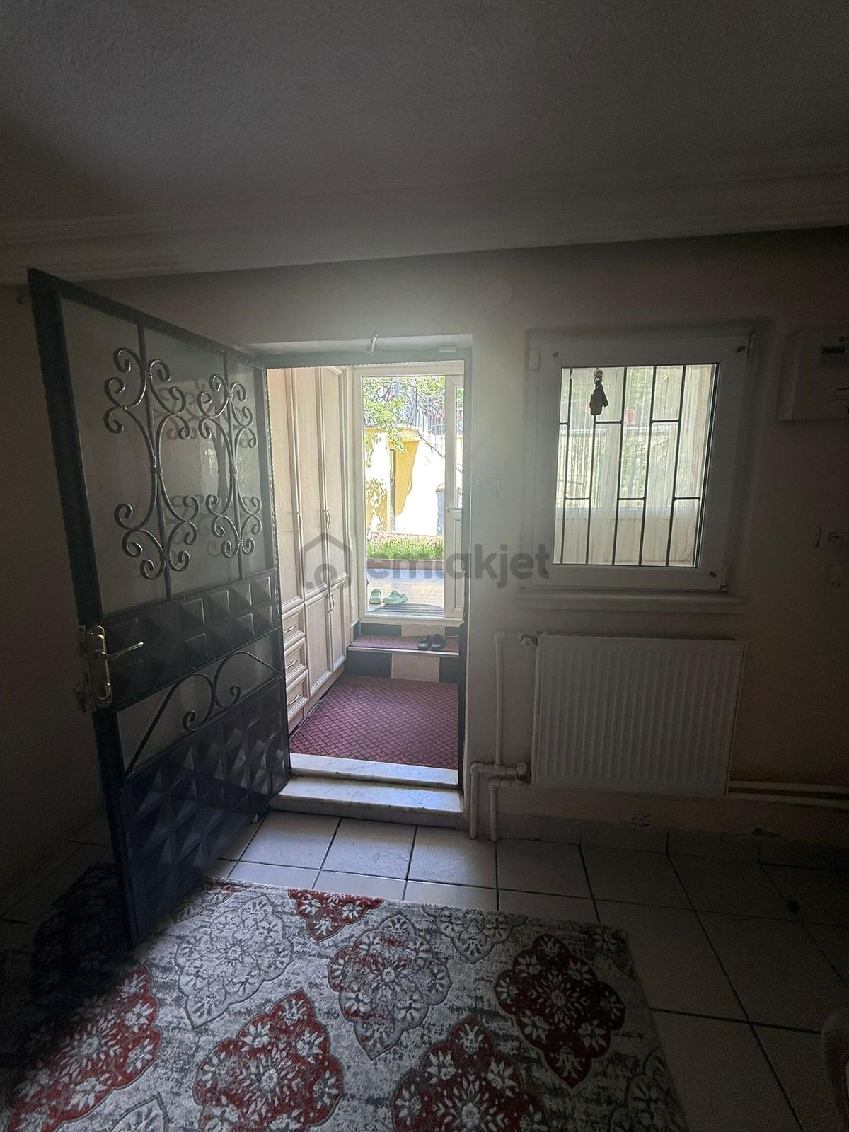 3 Katlı Müstakil Ev - Katlar 85 M2 ,toplam 255 M2 + 100 M2 Bahçe - 13