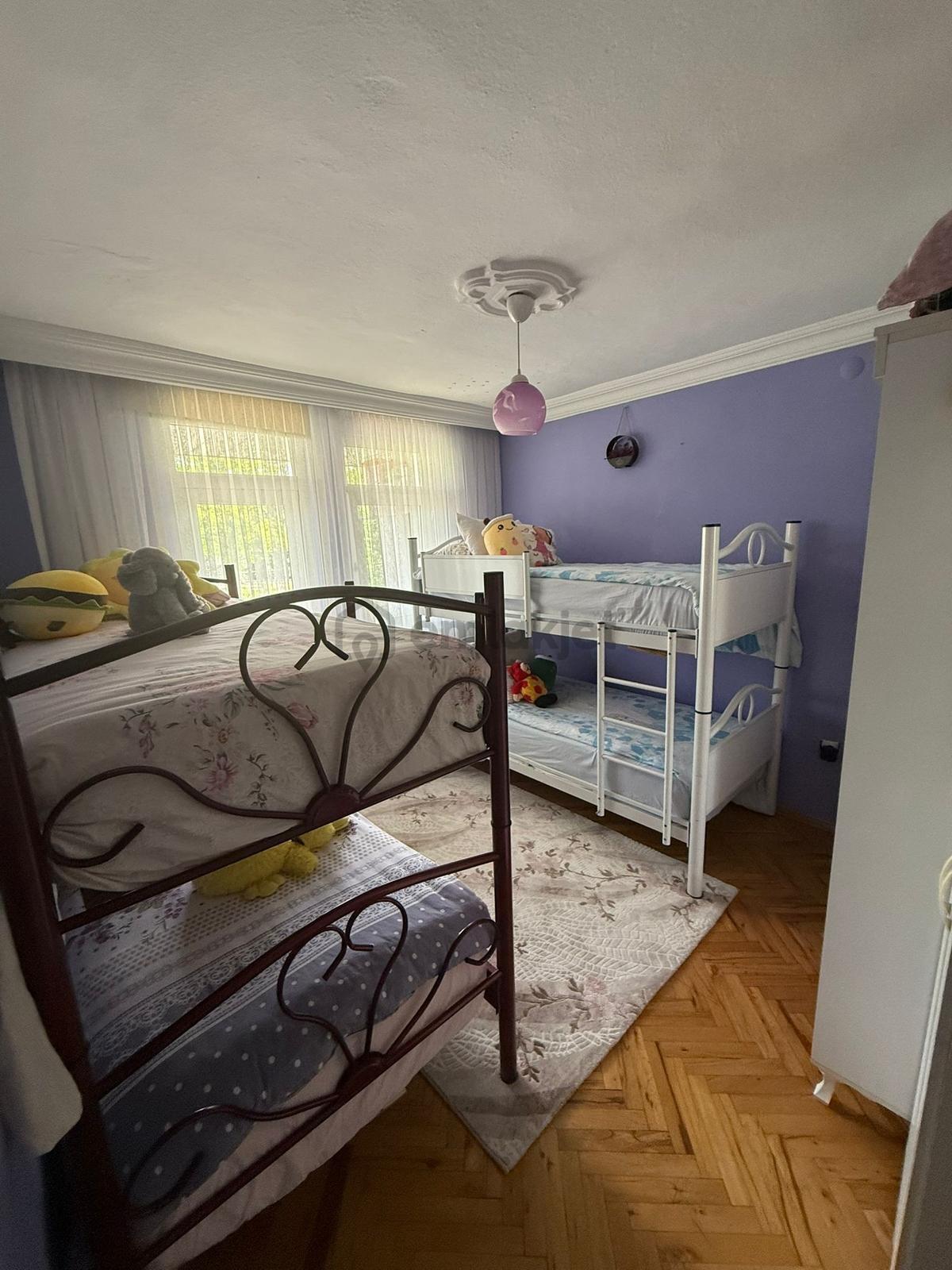 3 Katlı Müstakil Ev - Katlar 85 M2 ,toplam 255 M2 + 100 M2 Bahçe - 35