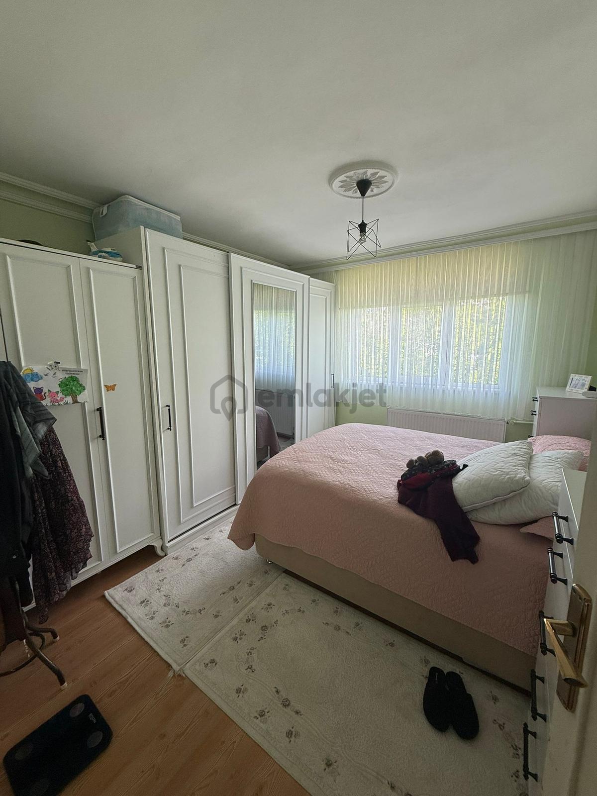 3 Katlı Müstakil Ev - Katlar 85 M2 ,toplam 255 M2 + 100 M2 Bahçe - 6