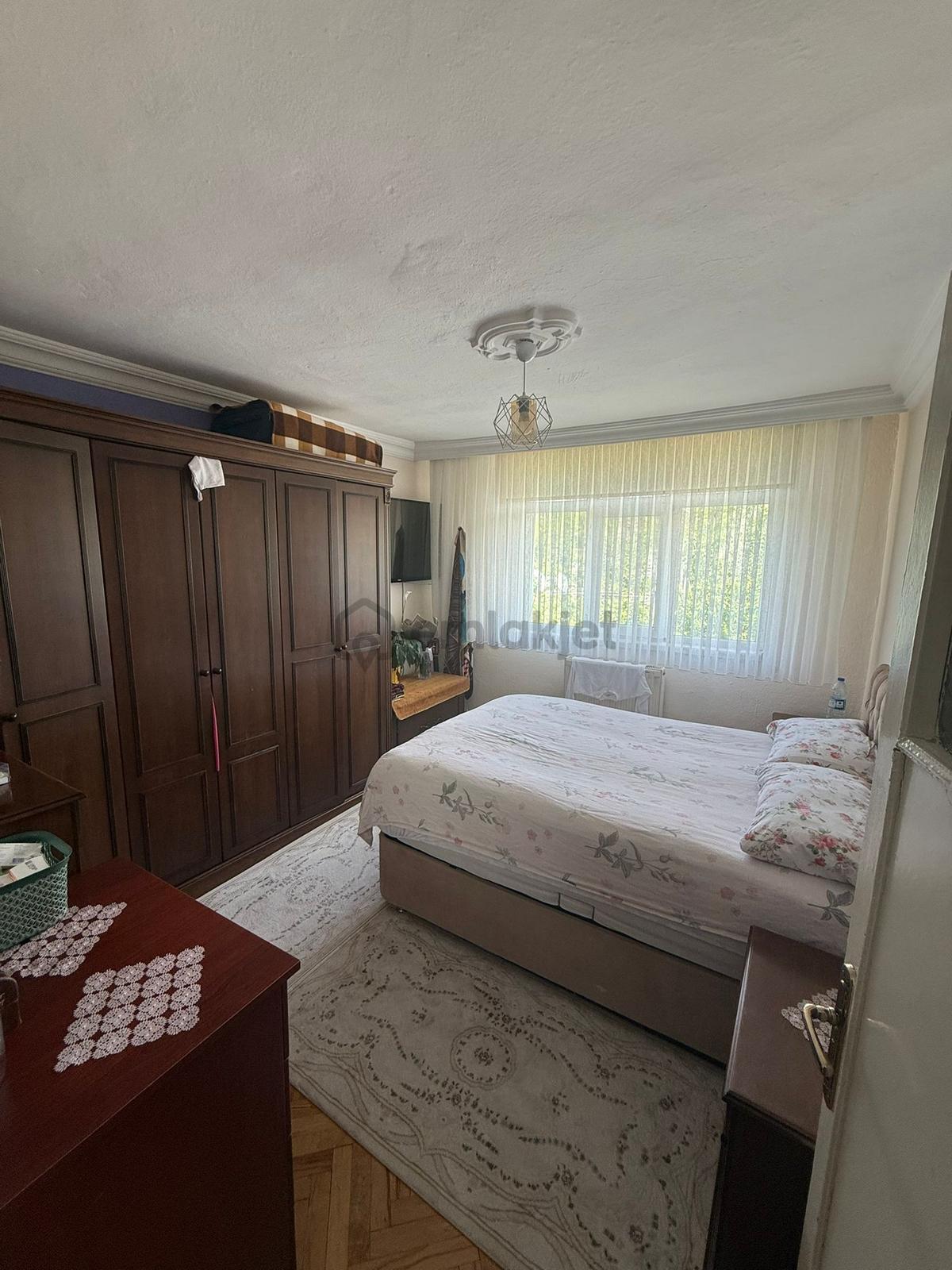 3 Katlı Müstakil Ev - Katlar 85 M2 ,toplam 255 M2 + 100 M2 Bahçe - 30