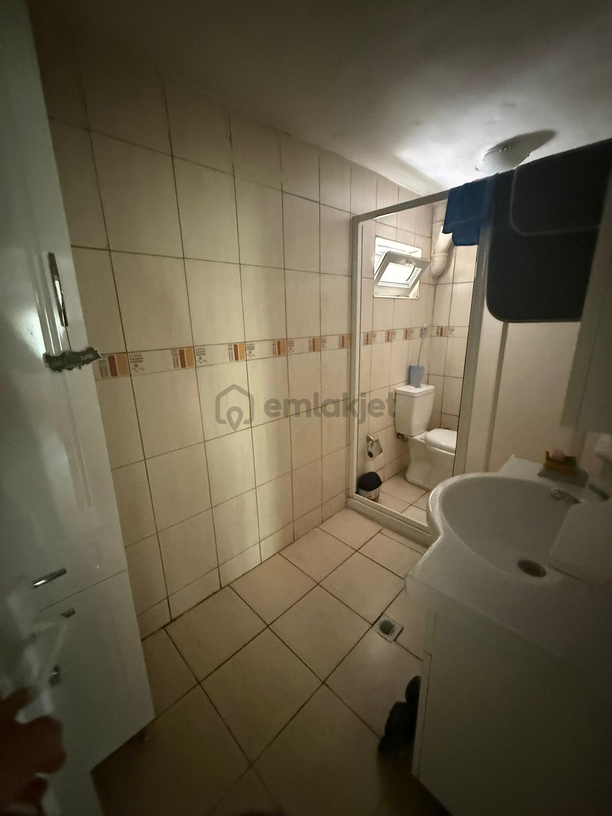 3 Katlı Müstakil Ev - Katlar 85 M2 ,toplam 255 M2 + 100 M2 Bahçe - 14