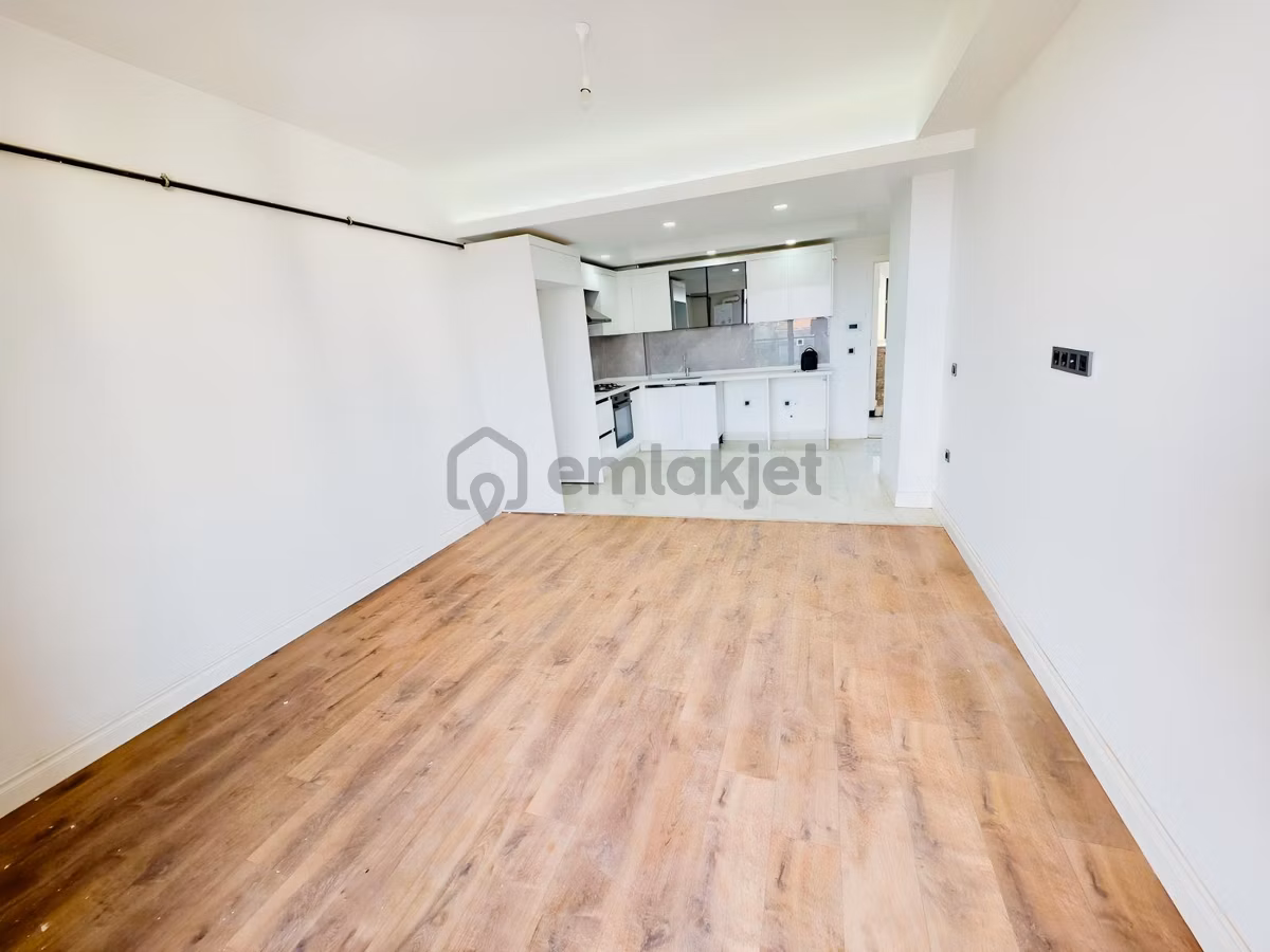 Yetişen Alır ! / Havuz Manzaralı Ara Kat / Doğalgazlı. - 8