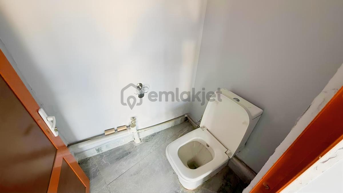 Seferihisar'da Cadde Üzerinde Kiralık Dükkan - 20