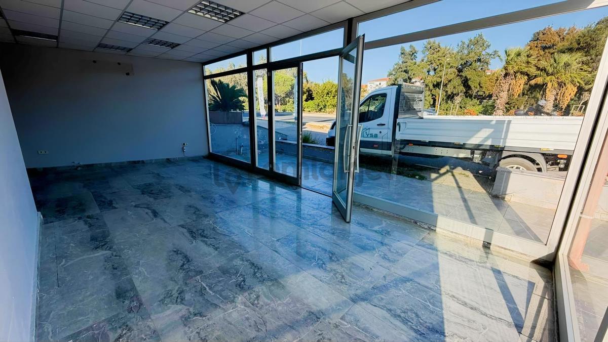Seferihisar'da Cadde Üzerinde Kiralık Dükkan - 23